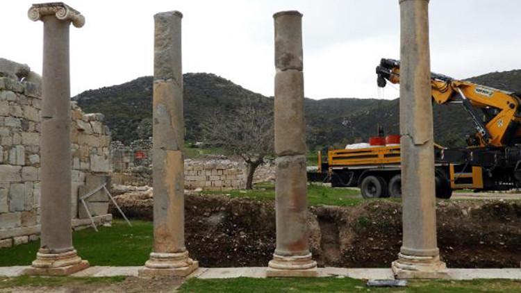 Patara'nın dev sütunları yerlerine dikiliyor