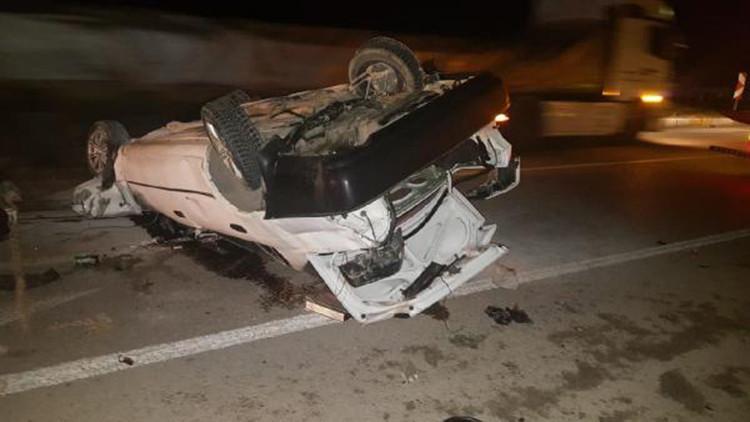 TIR'a çarpan otomobil takla attı: 2 yaralı