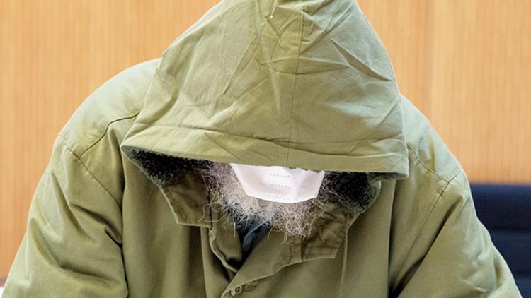 Koronavirüsten korkan sapık, mahkemeye maskeyle geldi