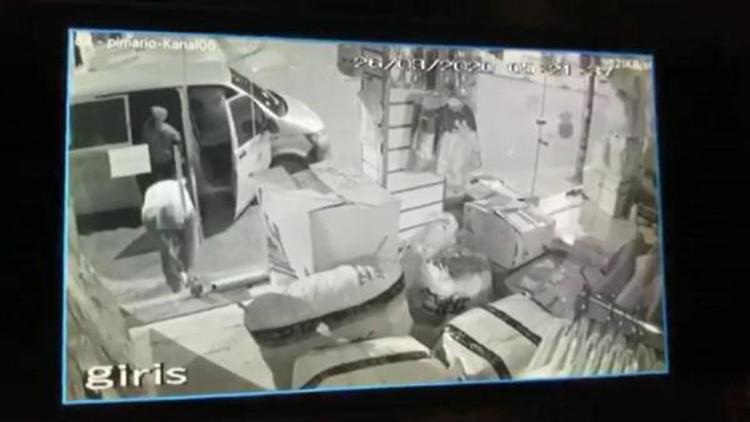 Fatih'te bekçilerin dikkati hırsızlığı önledi; o anlar kamerada