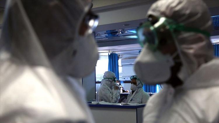 İngiltere'de koronavirüse yönelik önlemler artırılıyor