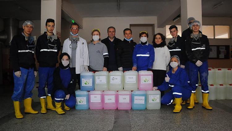 Meslek lisesinde koronavirüse karşı dezenfektan üretiliyor