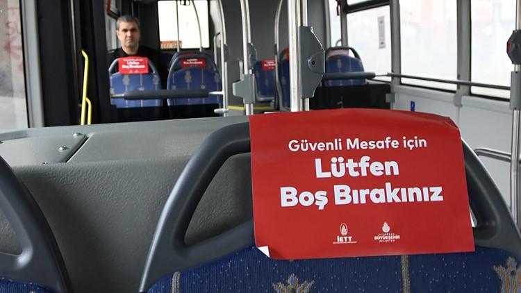Otobüste koronavirüs önlemleri altında yolculuk