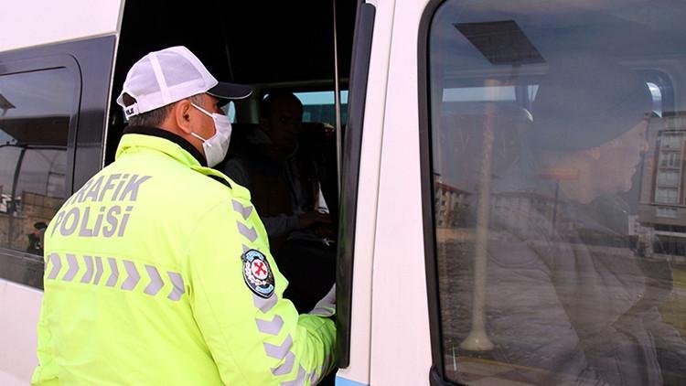 Van'da koronavirüs tedbirlerine uymayan 30 sürücüye ceza kesildi