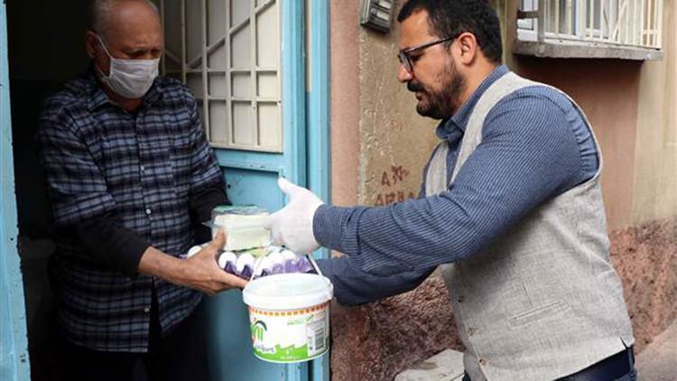 Üniversite öğrencileri sokağa çıkamayanların ihtiyaçlarını karşılıyor