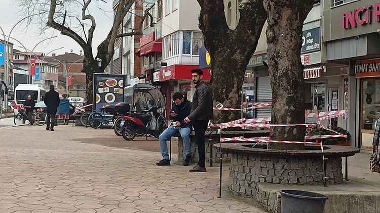 Akyazı’da banklar söküldü