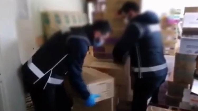 142 bin eldiven stoklamış