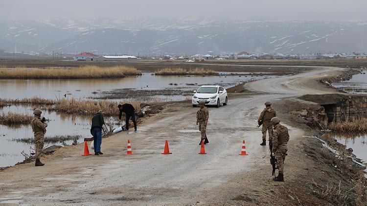 Van'da 2 mahalle ve 2 mezra ile Doğu Karadeniz'de 2 köy Corona Virüsten karantinada