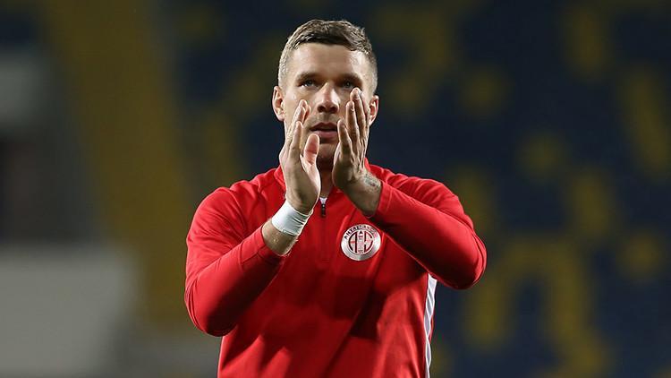 Lukas Podolski'den corona virüsü kararı! "Maaşımda fedakarlık..."