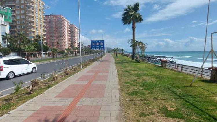 Alanya'da yasaklara uymayan 51 kişiye para cezası