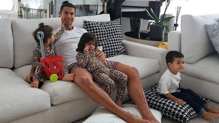 Cristiano Ronaldo'dan 'Evde Kal' paylaşımı