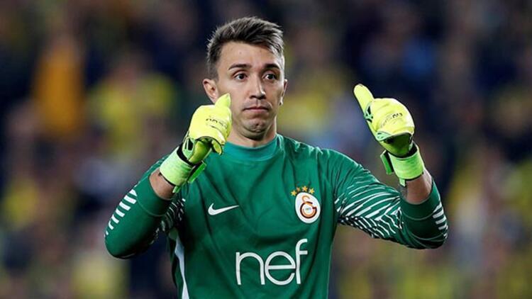 Muslera ve eşinden Gazi Üniversitesi’ne ekipman desteği