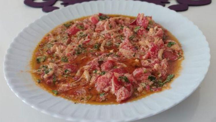 Pratik ve ferahlatıcı bir seçenek: Çökelek salatası
