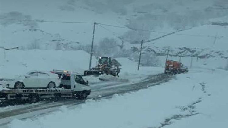 Bingöl'de 281 köy yolu kardan kapandı
