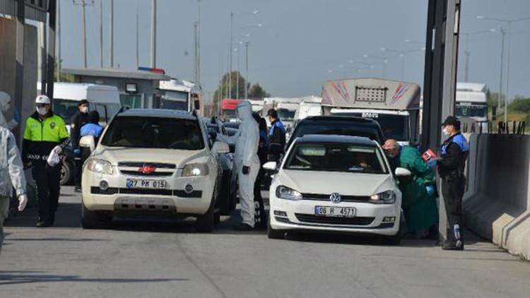Adana'da otoyolda koronavirüs denetimleri artırıldı