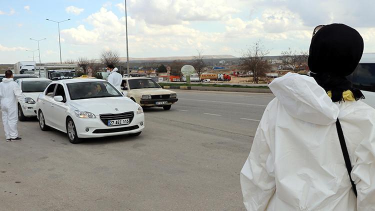 Gaziantep'te, gönüllü doktorlar corona virüs uygulamasında