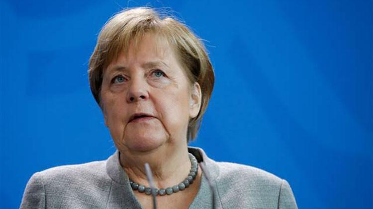 Almanya Başbakanı Merkel: "İbadethanelerinde bir araya gelemeyen tüm inananlarla zihnen beraberim"