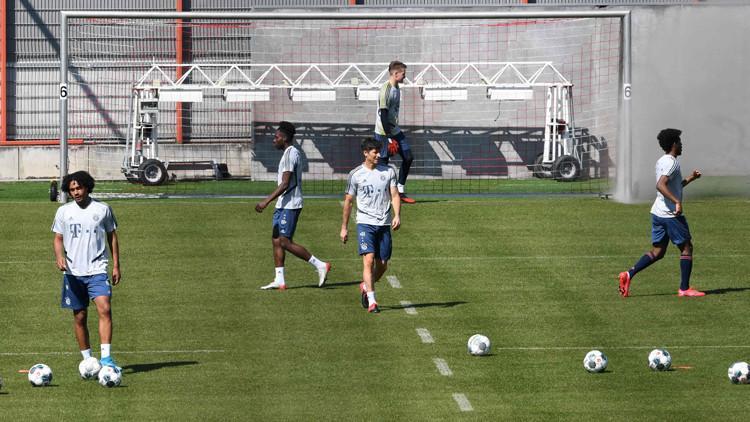 Bayern Münih, sosyal mesafe kuralına uyarak antrenmanlara başladı