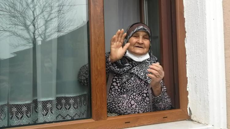 80 yaşındaki Nazmiye nine, koronavirüsü yendi