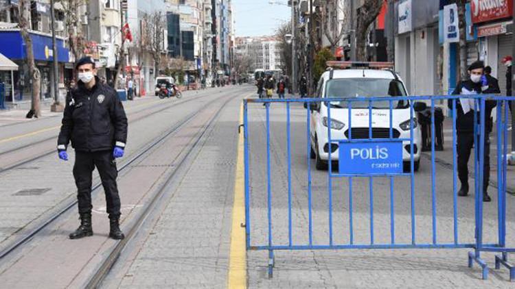 Eskişehir’de insan yoğunluğu olan caddelere bariyerli önlem