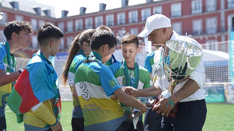 Dünyanın en çok uluslu futbol dersi düzenlendi