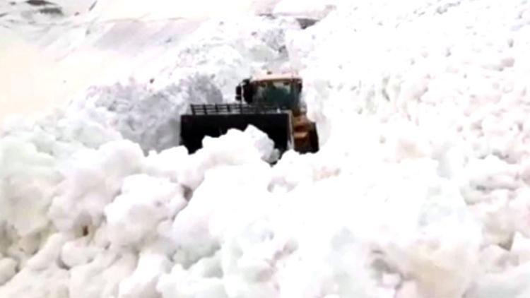 Bahçesaray yolu ulaşıma açıldı