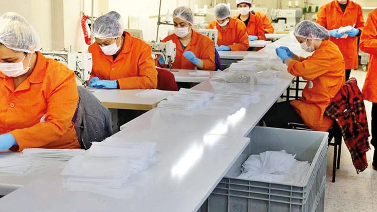 Cezaevleri haftada 1 milyon maske üretti