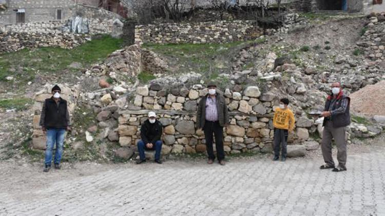 Karantinanın sonlandığı mahallede, sosyal mesafe kuralı ilke edinildi