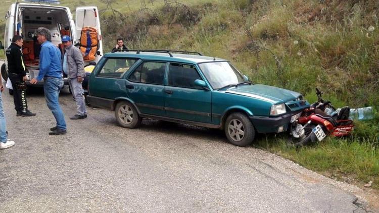 Otomobille çarpışan motosikletin sürücüsü yaralandı