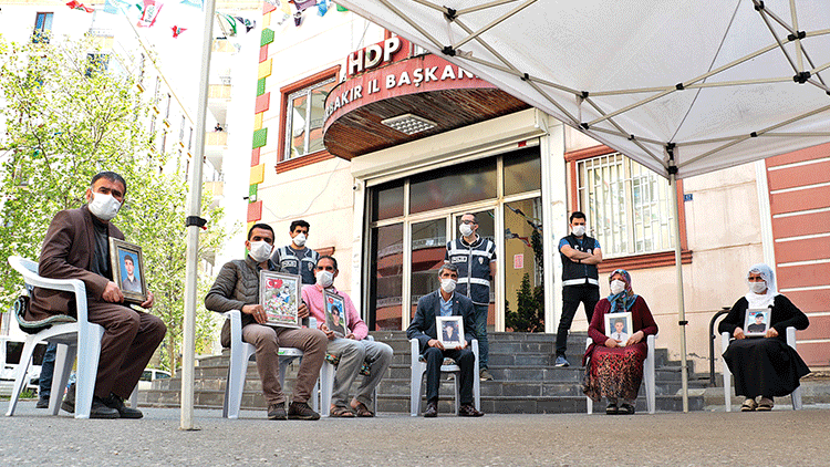 Diyarbakır'da HDP önündeki eylemde 241'inci gün