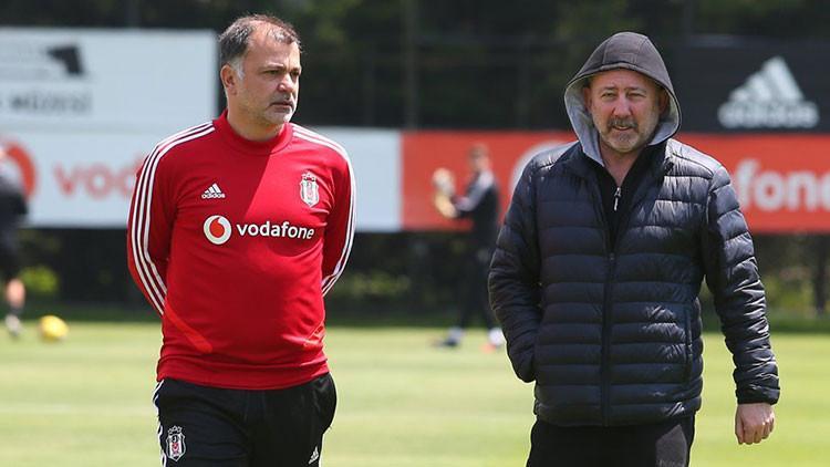 Beşiktaş'ta sosyal mesafeli mesai