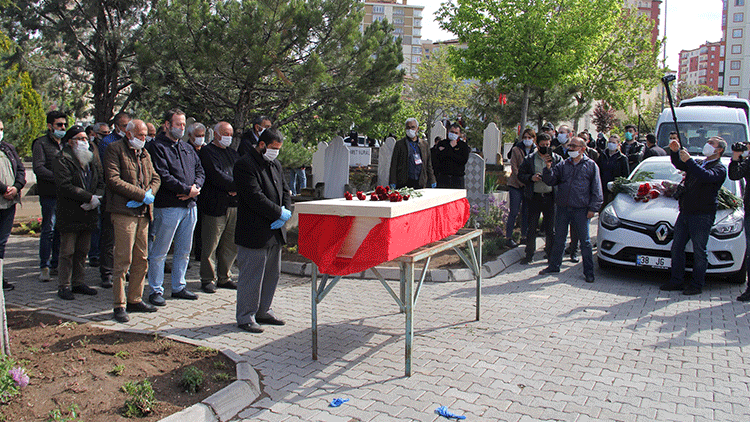 Grup Yorum üyesi Gökçek, Kayseri'de toprağa verildi