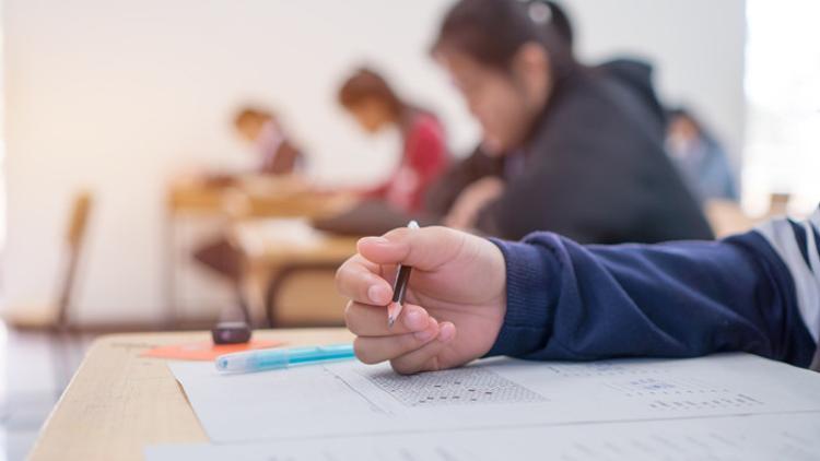 Covid -19 günlerinde sınava hazırlanan gençler