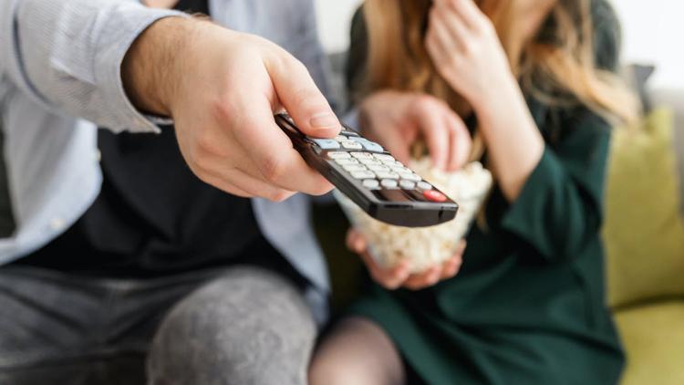 Koronavirüs sonrası TV izlenmelerinde artış yaşanıyor