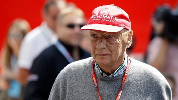 Mercedes, onursal başkanı Niki Lauda'yı andı