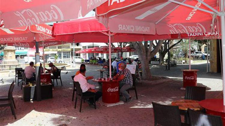 KKTC'de restoran, kafe ve berberler açıldı