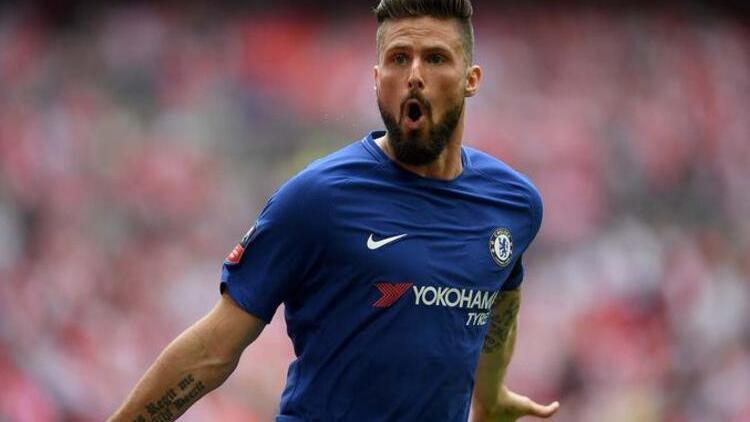 Chelsea, Fransız forveti Giroud'un sözleşmesini uzattı