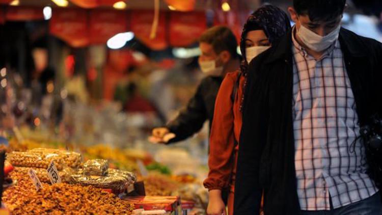 Bursa'da kısıtlama öncesi çarşı ve pazarlarda yoğunluk