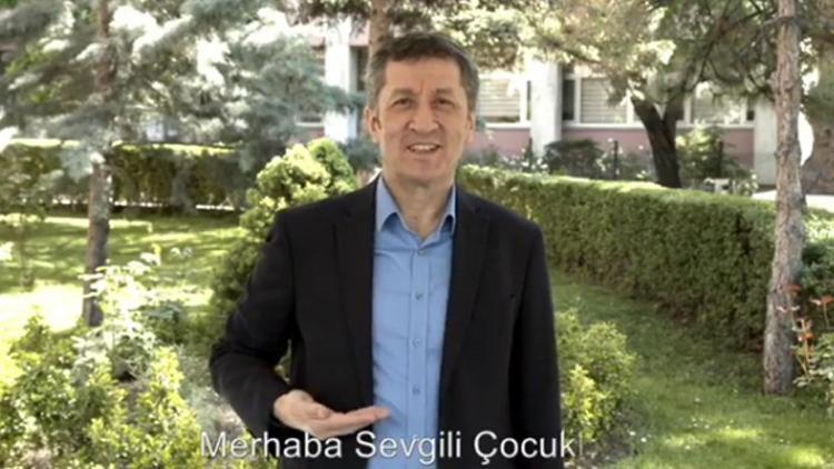 Bakan Selçuk işaret diliyle anlattı