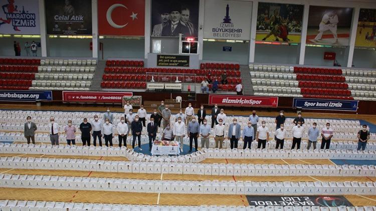 İzmir'de amatör kulüplere destek! 1.200 erzak kolisi...