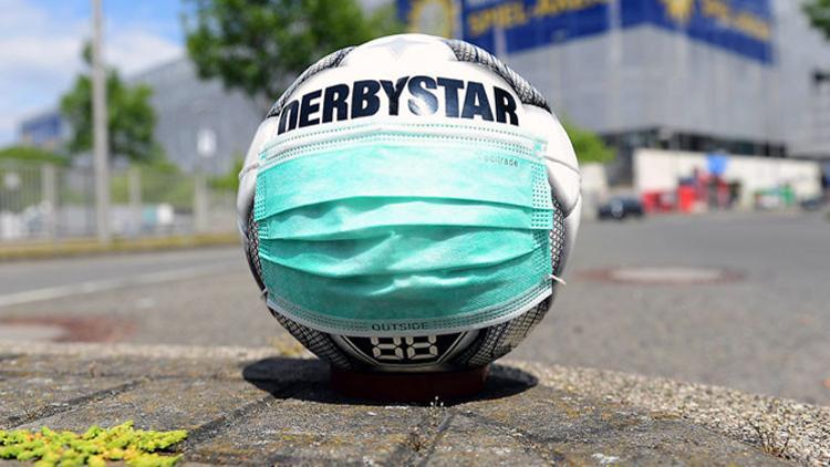 Bundesliga'da Türkler oynamadı, karton taraftar başladı