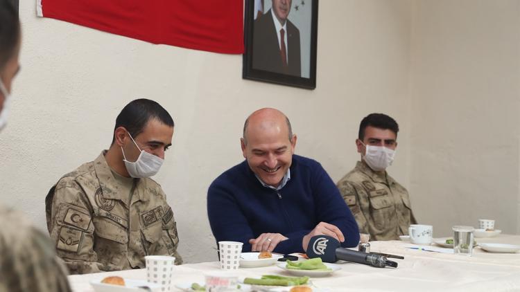 Cumhurbaşkanı Erdoğan'dan İkiyaka Dağları'ndaki askerlere sürpriz telefon