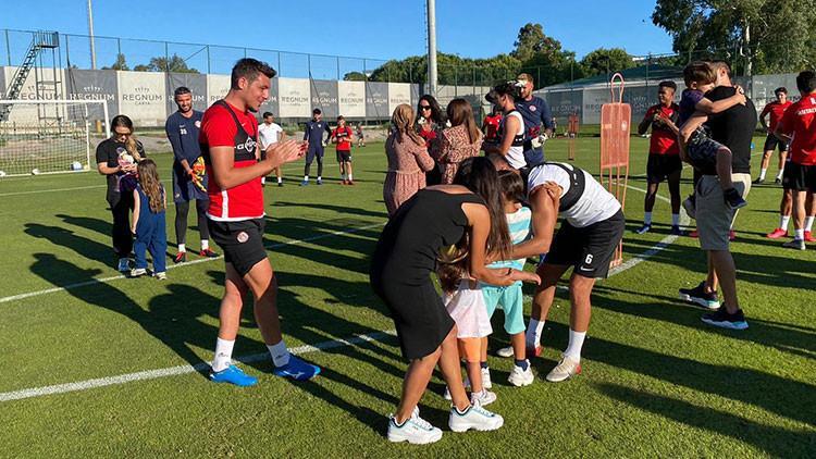 Antalyasporlu futbolculara ailelerinden sürpriz bayram ziyareti
