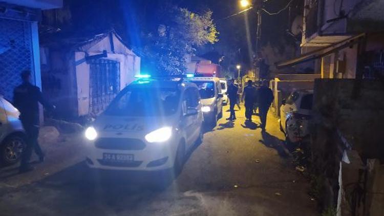 Kadıköy'de bıçaklı kavga: 4 yaralı