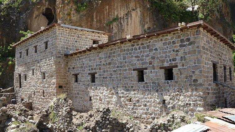 Çukurca'da 400 yıllık taş evlerin restorasyonunda sona gelindi
