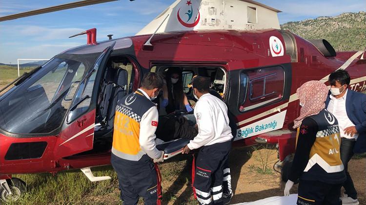 Yayladan alınan çoban, ambulans helikopterle hastaneye götürüldü