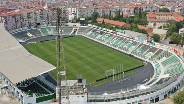 Denizlispor 54. yaşını havai fişek gösterisiyle kutladı