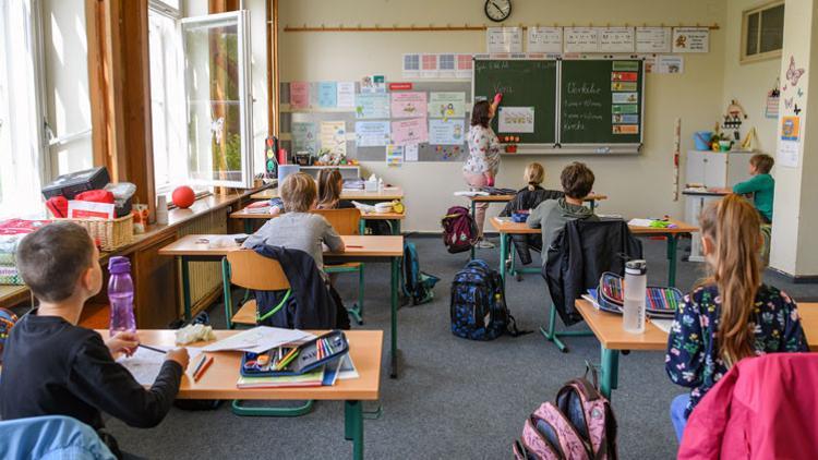 250 öğrenci, 32 öğretmen karantinaya alındı