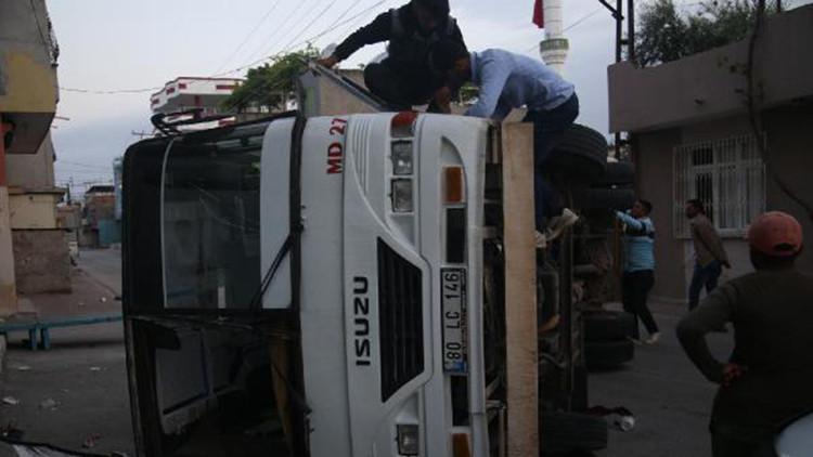 Adana'da 2 midibüs çarpıştı: 12 tarım işçisi yaralandı