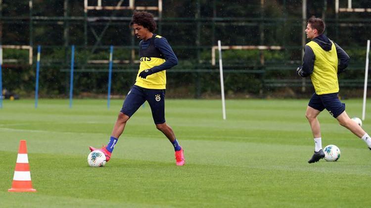 Fenerbahçe'de kamp uzadı